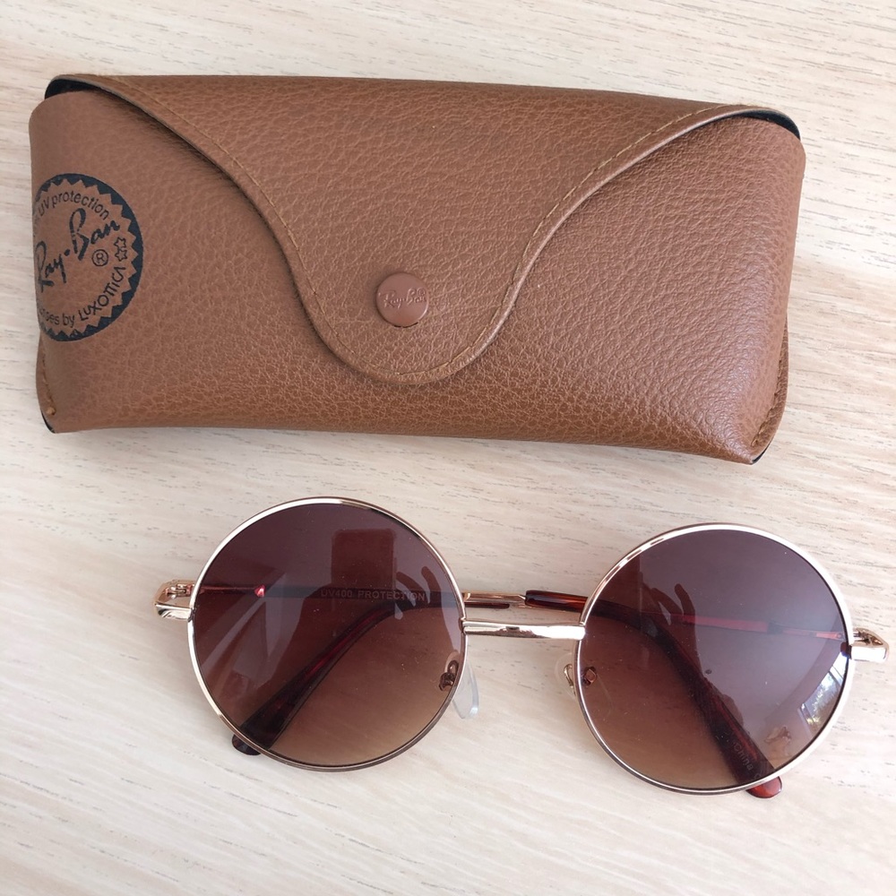 Round Sunglasses with Rayban Case